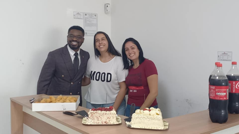 Oluwatosin Tolulope Ajidahun analisa os avanços e debates éticos sobre o rejuvenescimento ovariano na medicina reprodutiva.